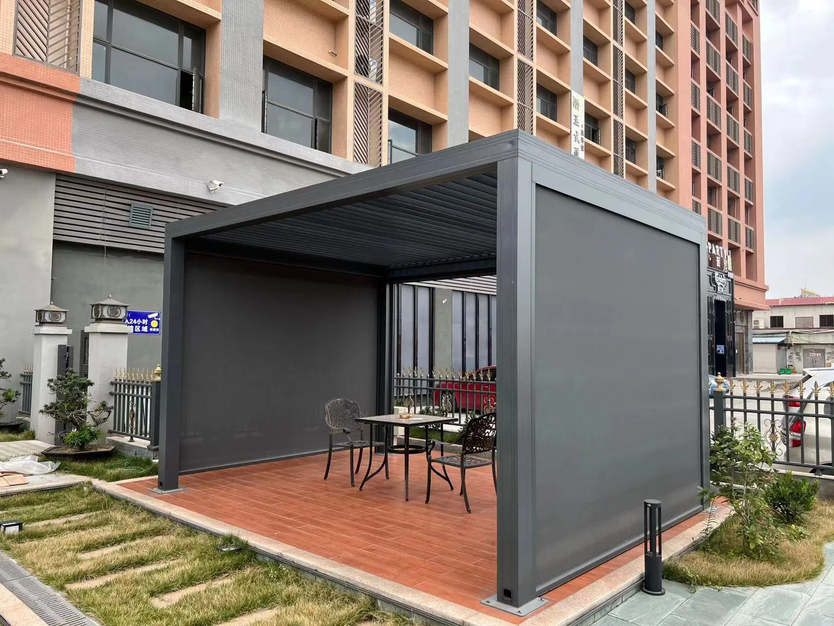 Waterproof Roof Gazebo Sunshade Customizable Outdoor Aluminum Luxury Pavilion