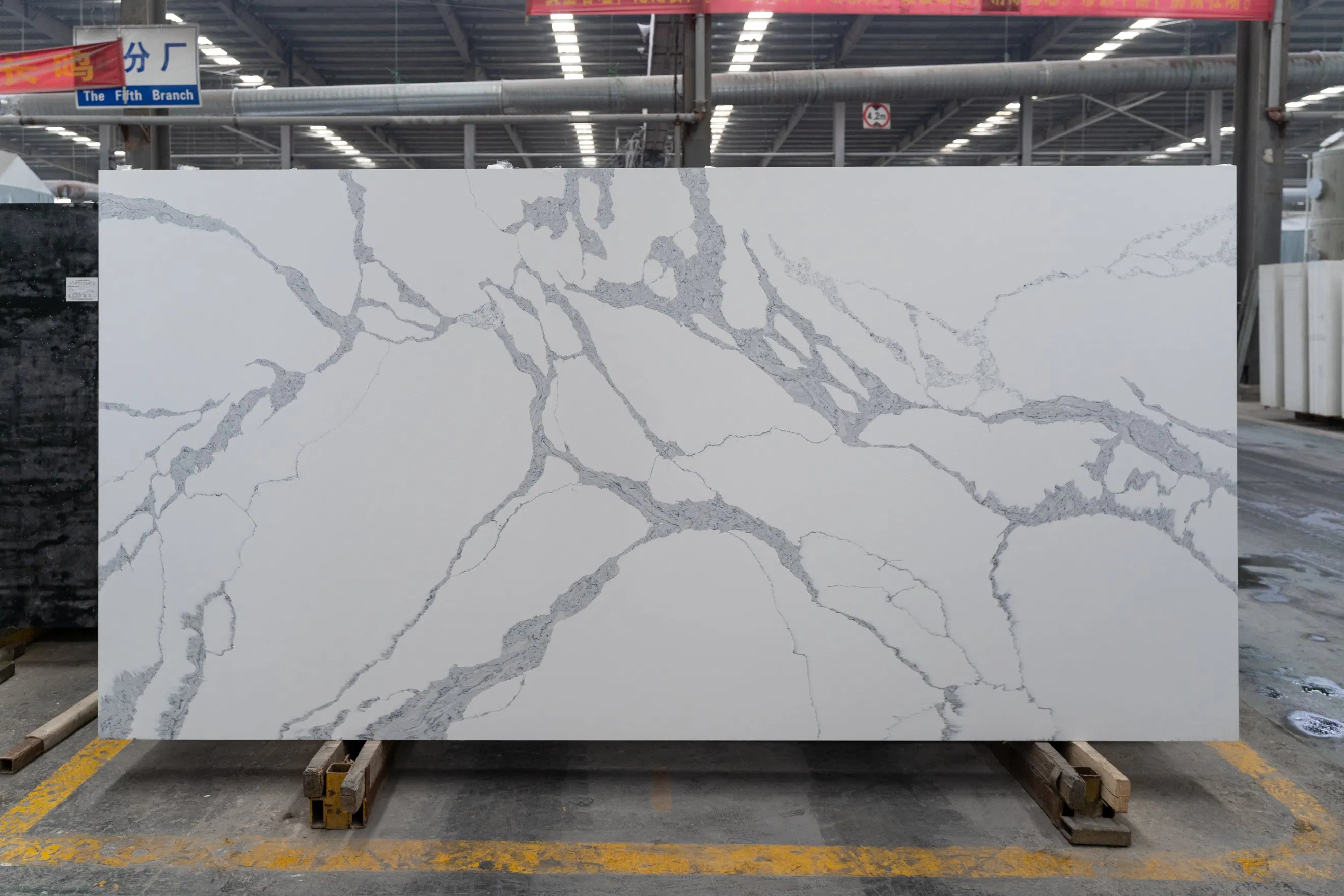 Customized Artificial Calacatta White 15 18 20 30 mm Thick Quartz Stone Slab Cuarzo Lamina