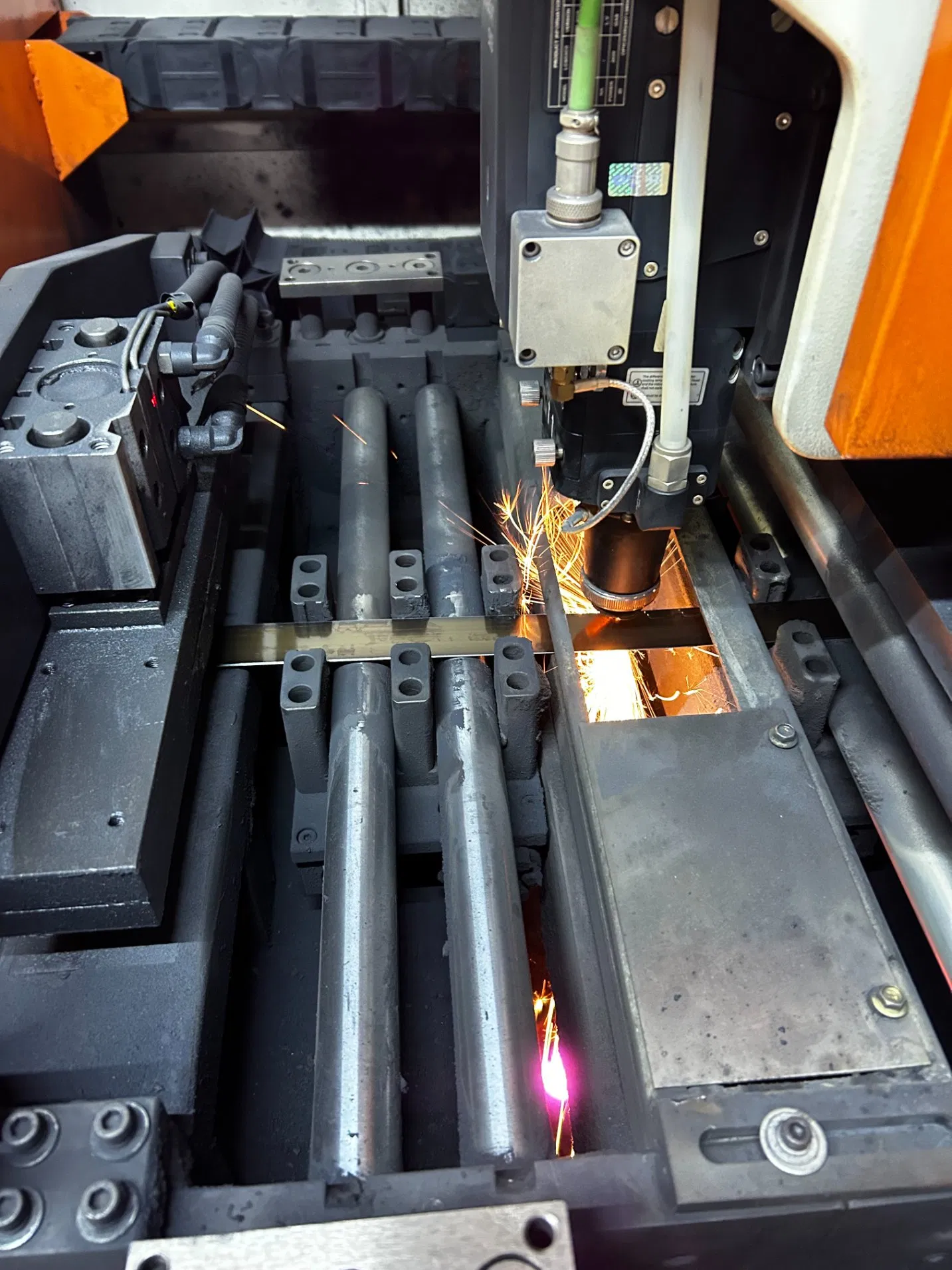 Heat Resistance Maintains Sharpness and Stability Under High Temperatures.