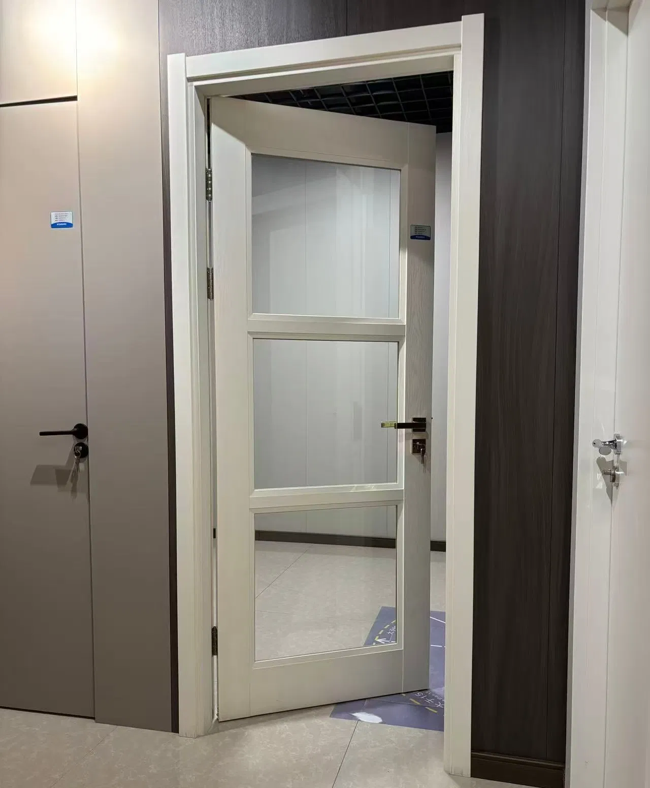 Elegant WPC Waterproof Interior Glass Painted Door B1-Level Flame Retardant Ecofriendly for Interior Renovation