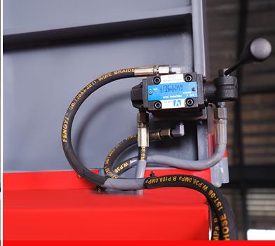 Ленточнопильный станок по металлу полуавтоматический горизонтальный