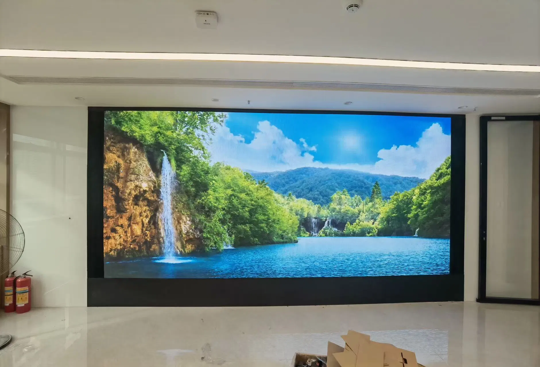 Small Pitch HD Indoor LED Video Wall Display Fixed Installation P2.0 P2.5 Pixel LED Screen