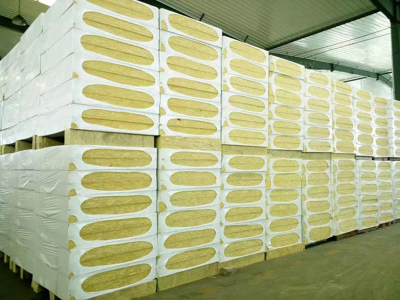 60-150 Kg/M³ 25-150mm Flame Retarant Heat-Insulating Sandwich Panel Sheet Mineral Wool Sheet Cube Sheet Rock Wool Board in Heat Insulatlon Materlal