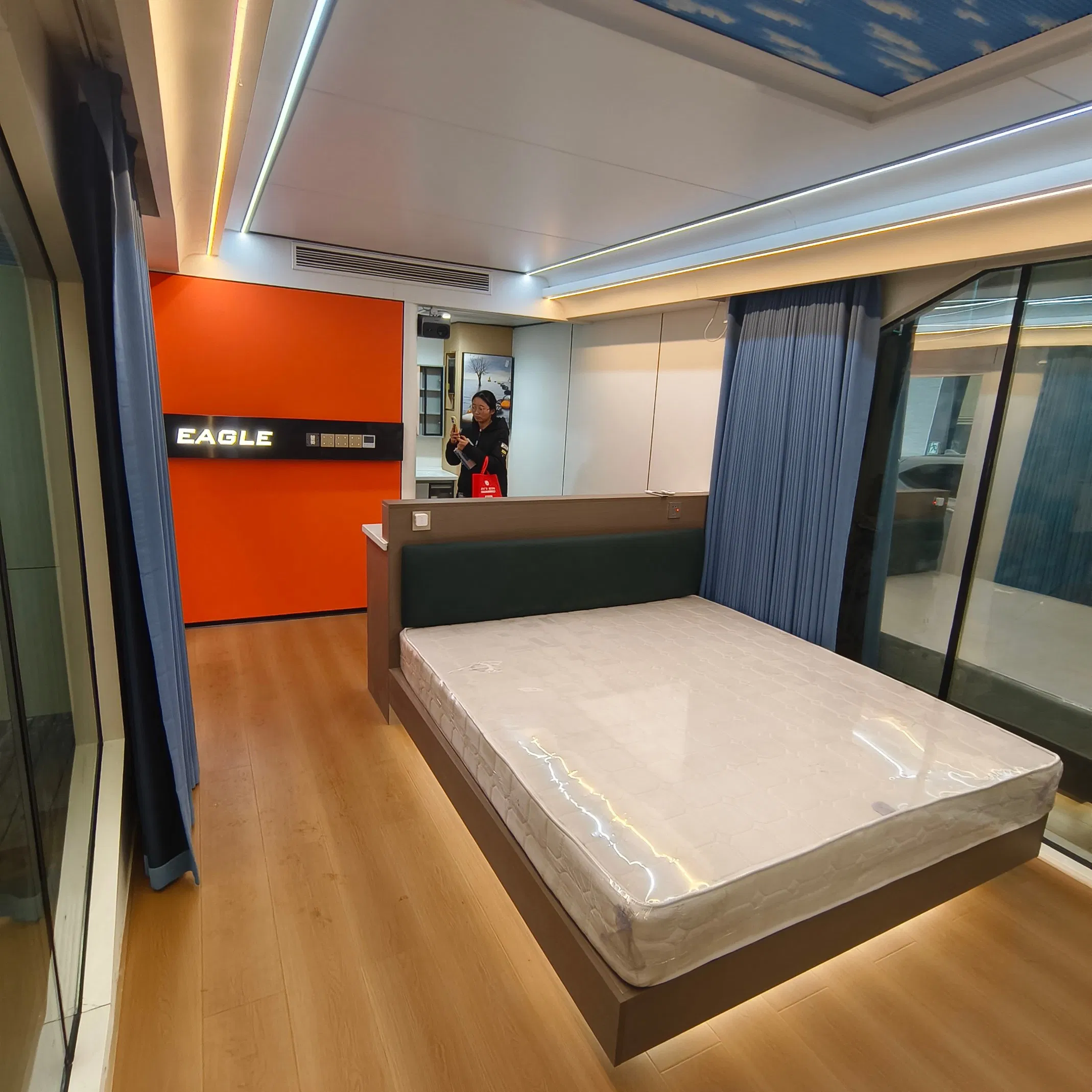 Smart and Convenient Mobile Hotels Prefab Space Capsule House