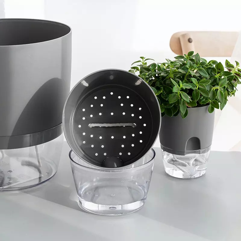 Горшок для растений пластиковый