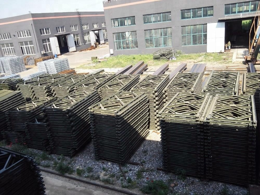 China Manufacture Prefabricated Triangular Steel Truss Pedestrian Bridge