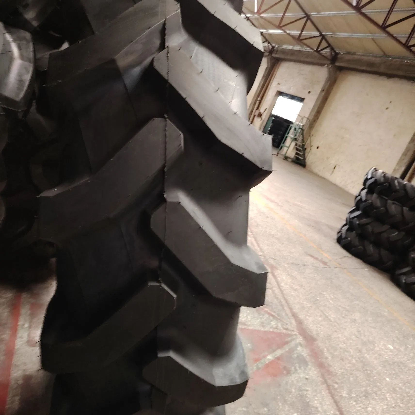 Шины и камеры для тракторов Ursus Kat и Yto Haulage, передние и задние (520/85R38, 420/85R30, 420/85R28, 20.8R38, 16.9R30, 16.9R28)