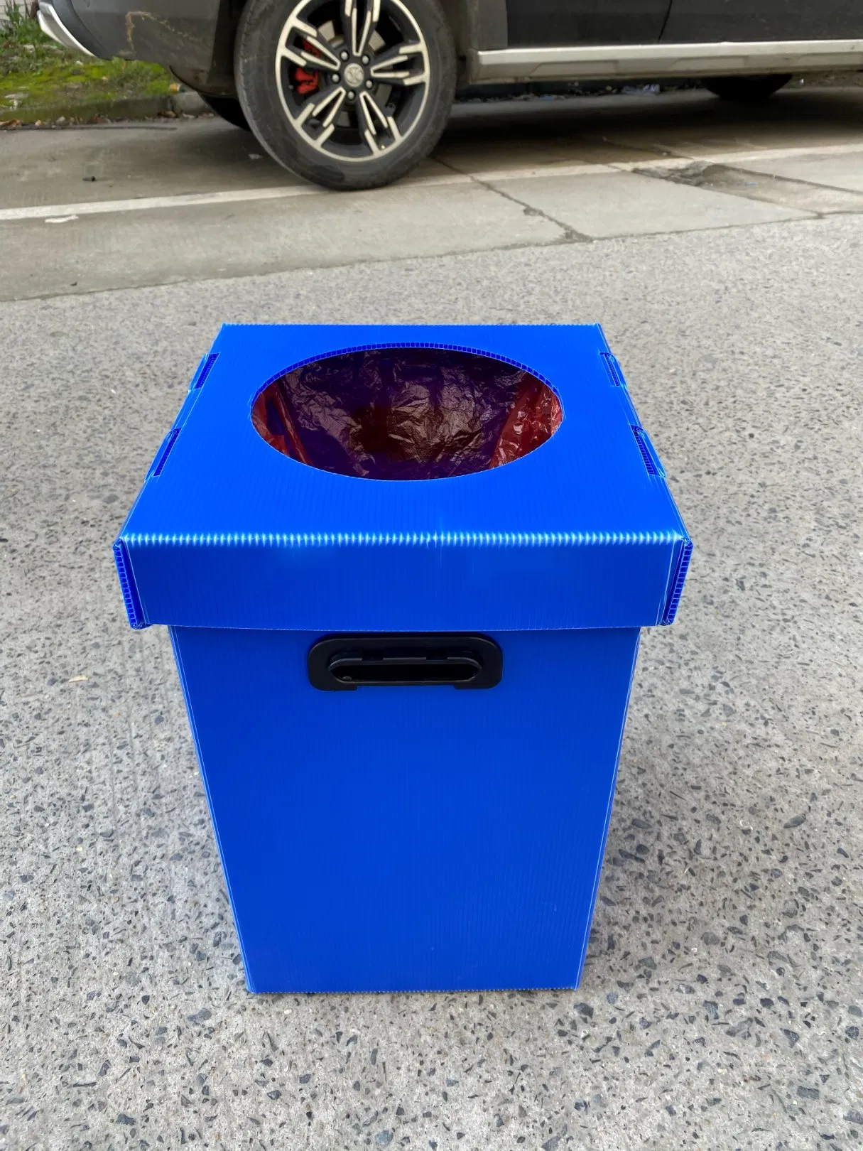 Влагостойкий гофрированный пластиковый контейнер для мусора