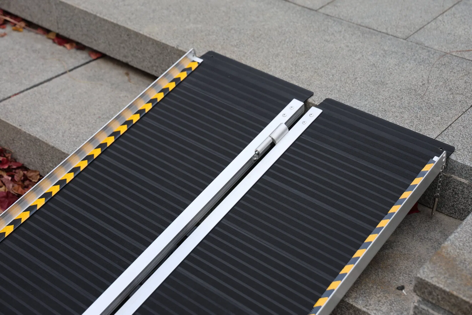 Переносной алюминиевый пандус для инвалидных колясок