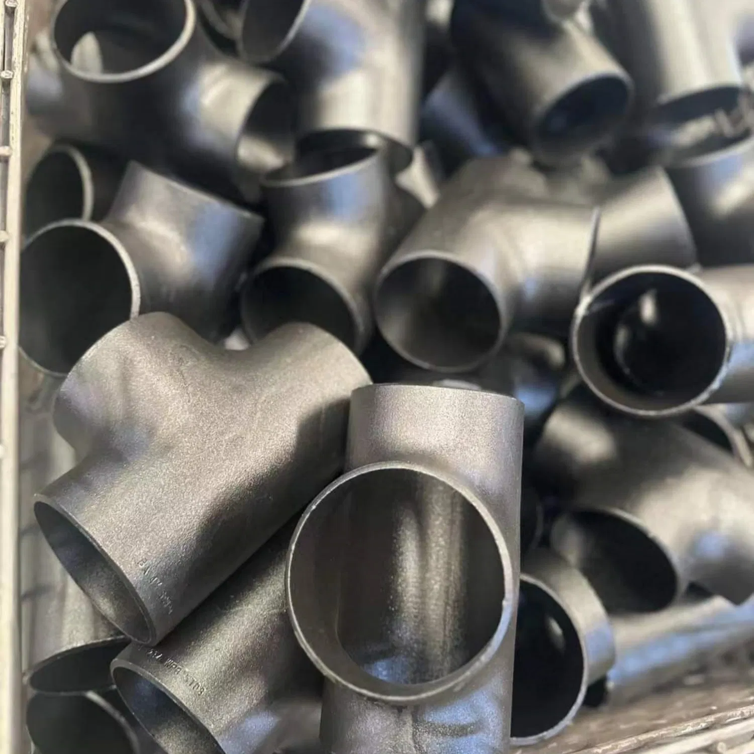 Factory Supply Alloy Carbon Stainless Steel Pipe Tee Flange Elbow Concentric Eccentric Reducer Equal Unequal Tee