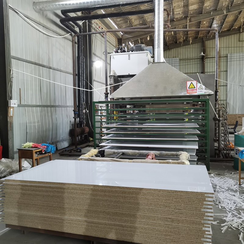 China Factory 18 mm Melamine Faced MDF/Particle Board for Furniture