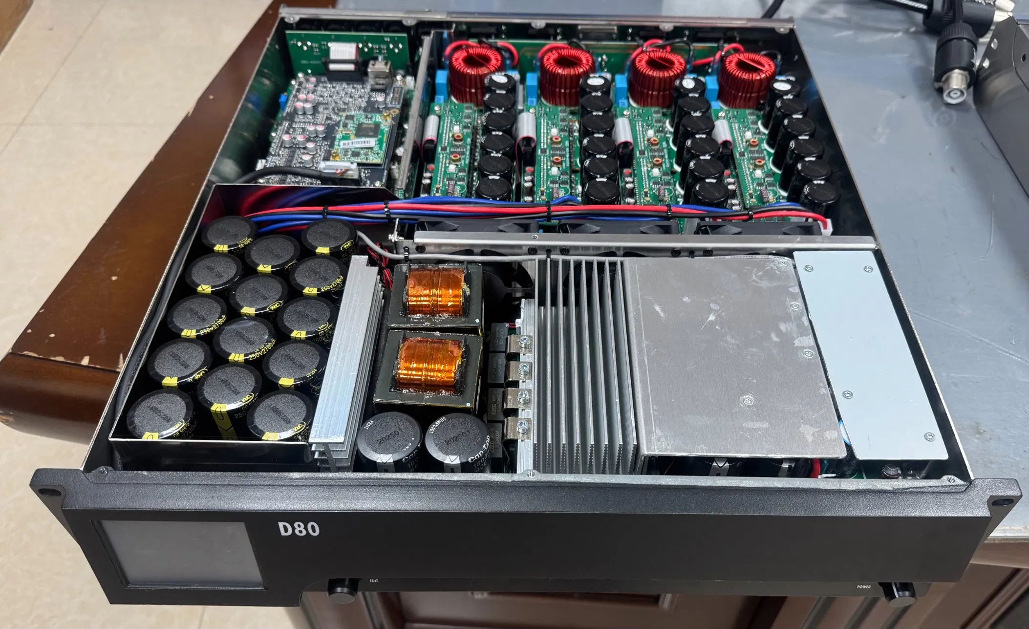 Digital Switching Amplifier - 4X2000W 19 Kg Four-Channel Design