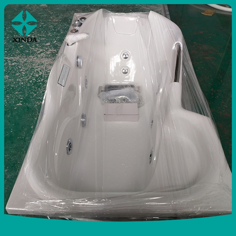 Угловая акриловая ванна с гидромассажем