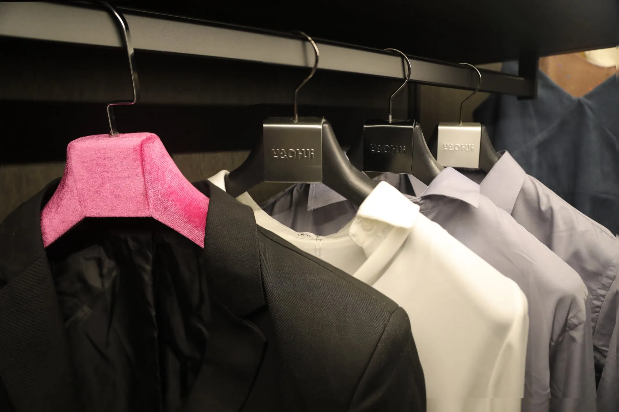 Black Band Rail Assembly Hanger Saves Space Suit Hanger Metal Hook Hanger.