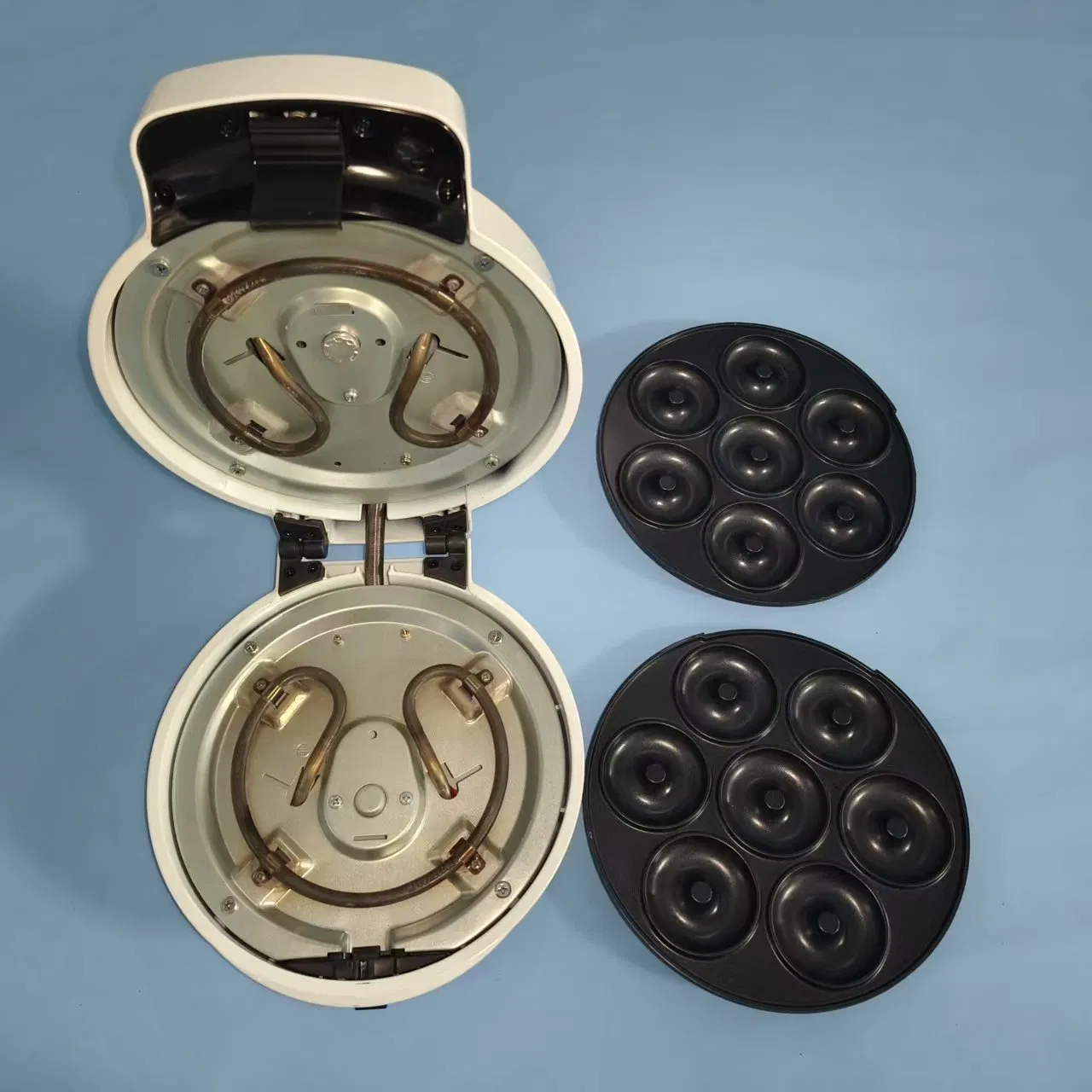 Detachable Snack Maker with Non-Stick Plates for Easy Cleanup and Versatile Cooking