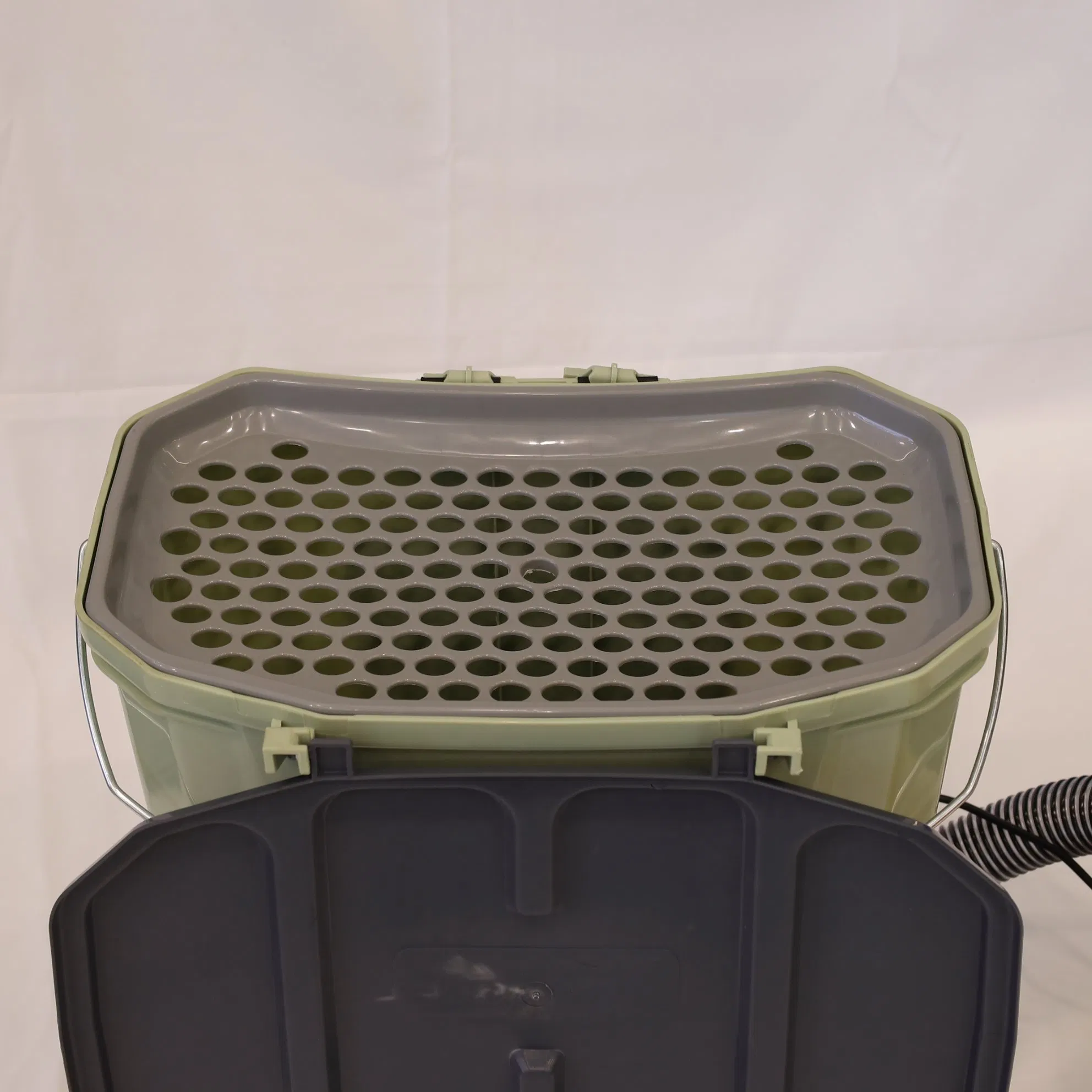 Backpack Type Electric Fertilizer Spreader with Adjustable Spout for Farmland