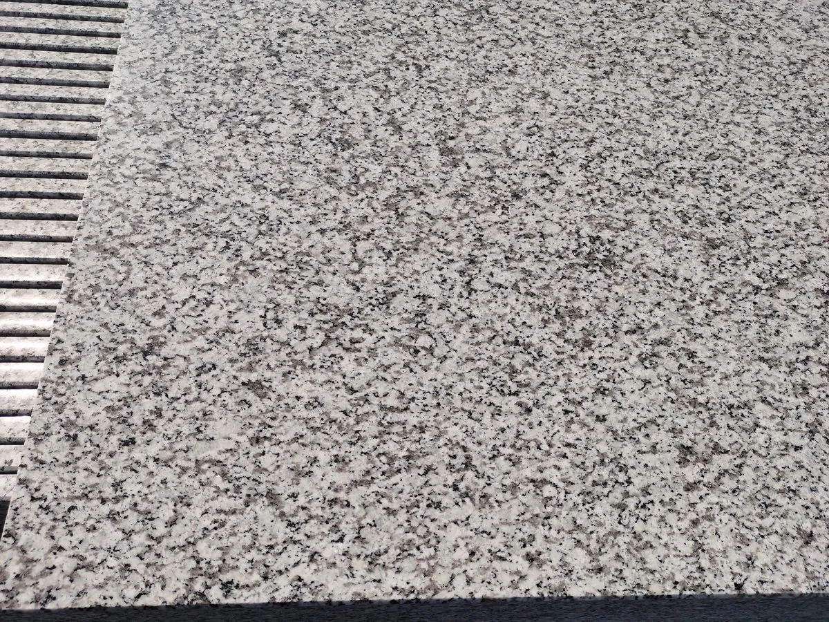 Jilin White Granite G2201 Countertop for Kitchen and Bathroom