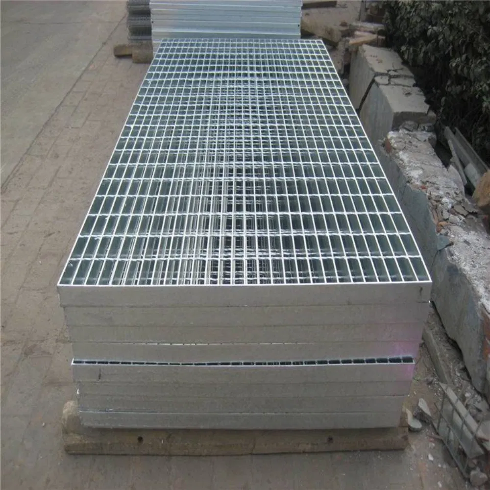 Manufacturer's Wholesale Price Industrial Hot Dipped Galvanized Serrated Bar Steel Grating for Farmhouse Factory