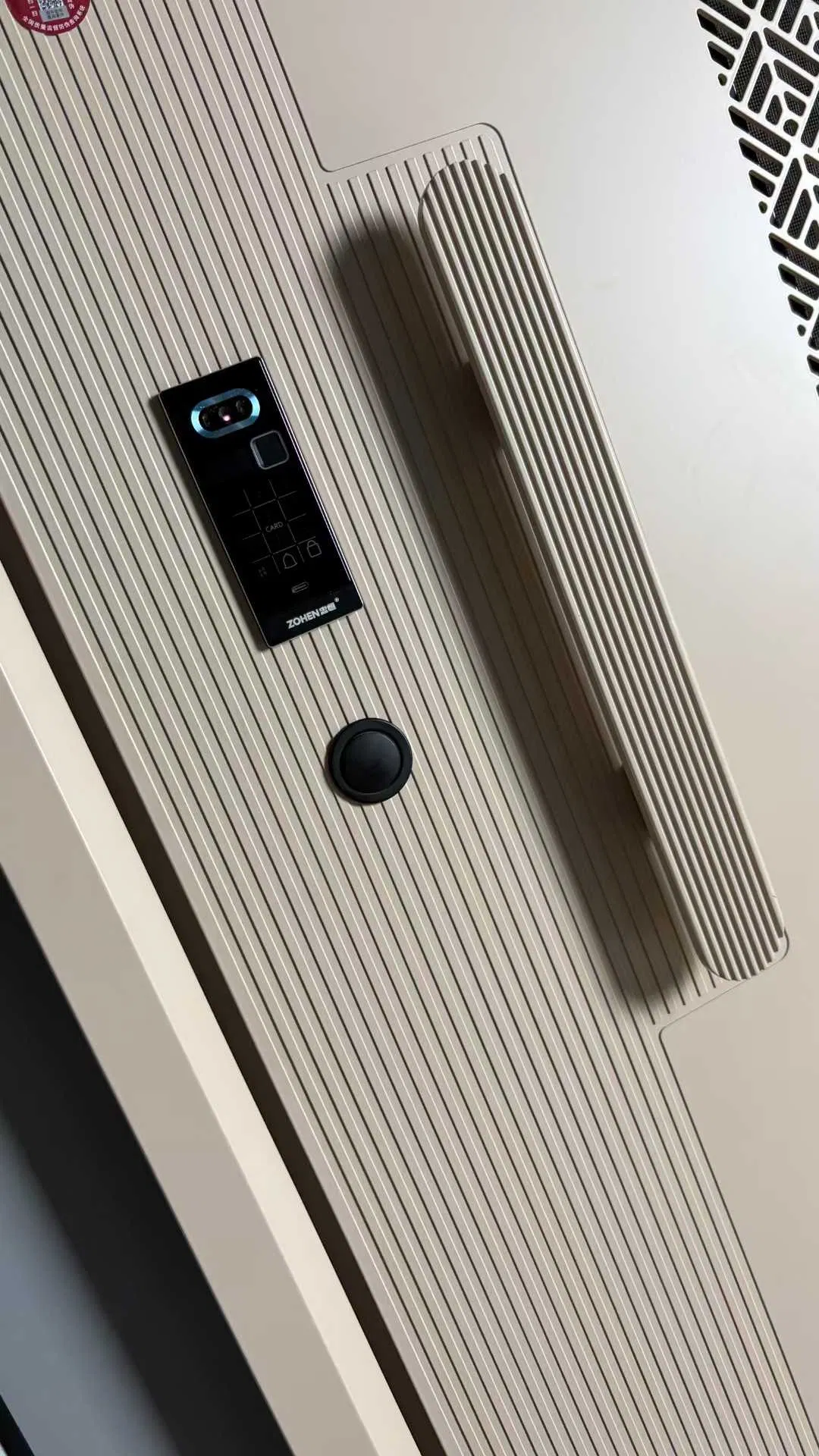 Стальная раздвижная дверь-ворота с алюминиевым каркасом