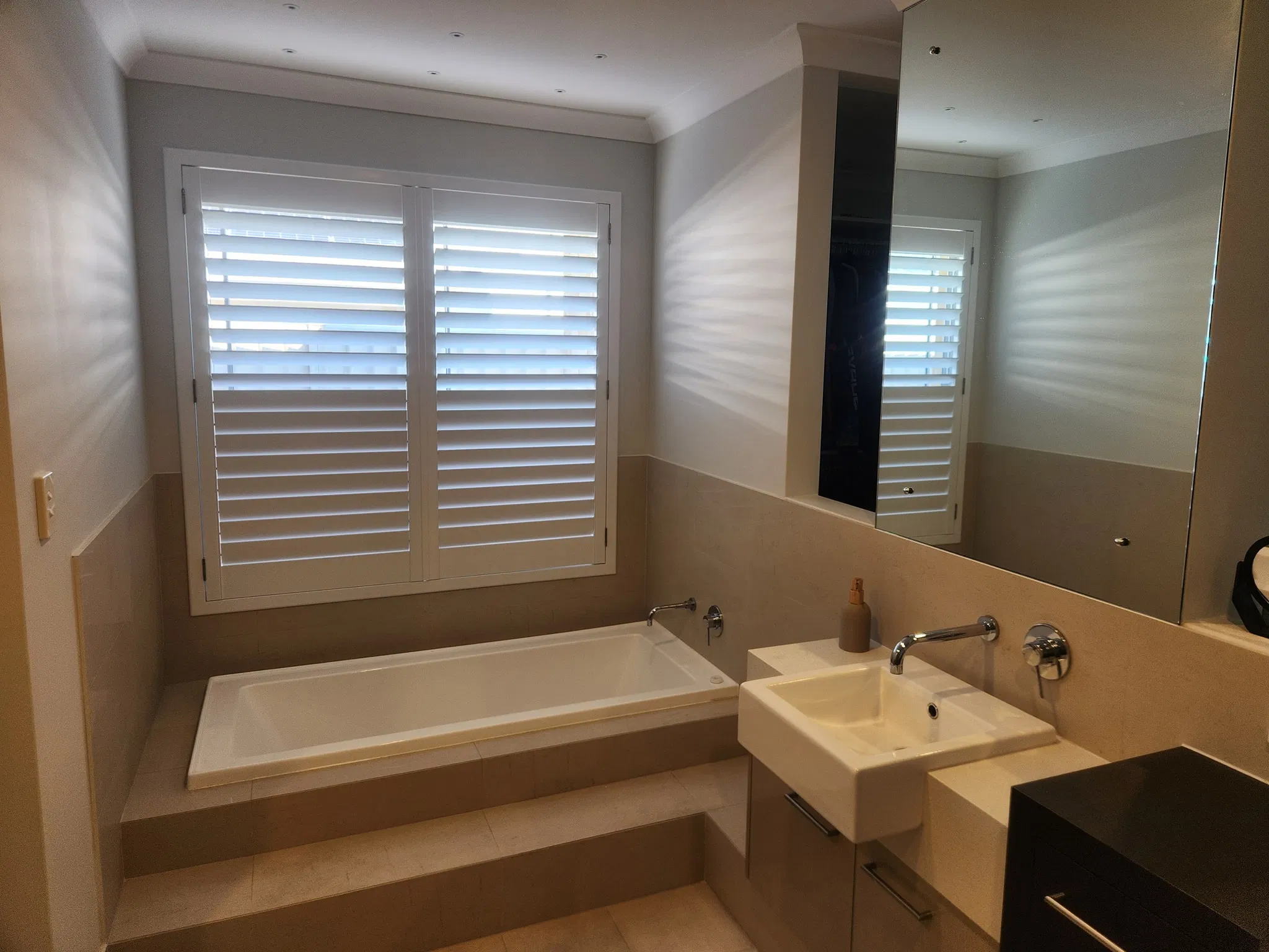 PVC Plantation Shutter for Bathroom and Kitchen Used with Waterproof