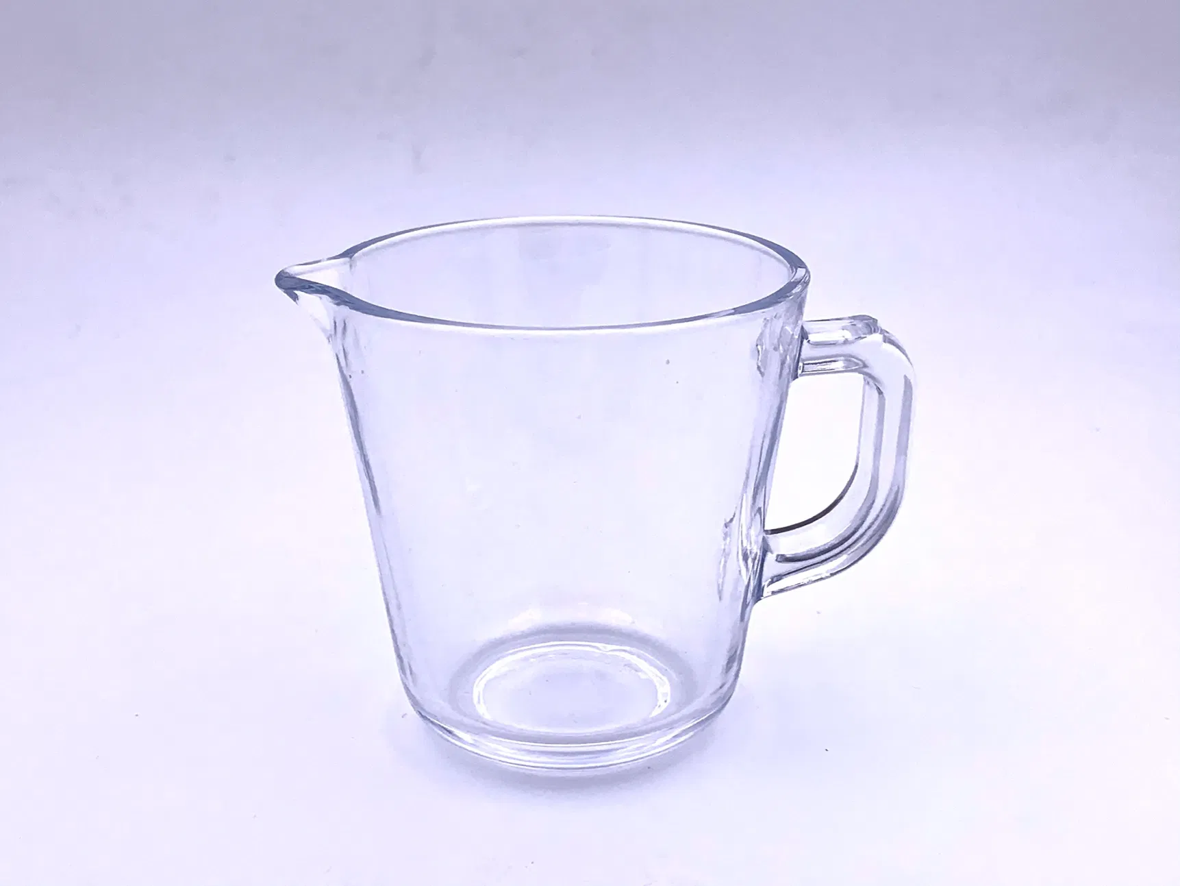 Стеклянный мерный стакан для кухни с ручкой