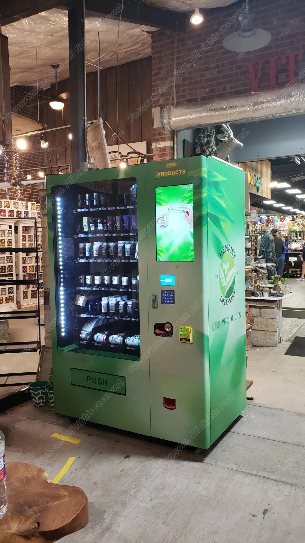 Fresh Coconut Vending Machine with Elevator System Automatic