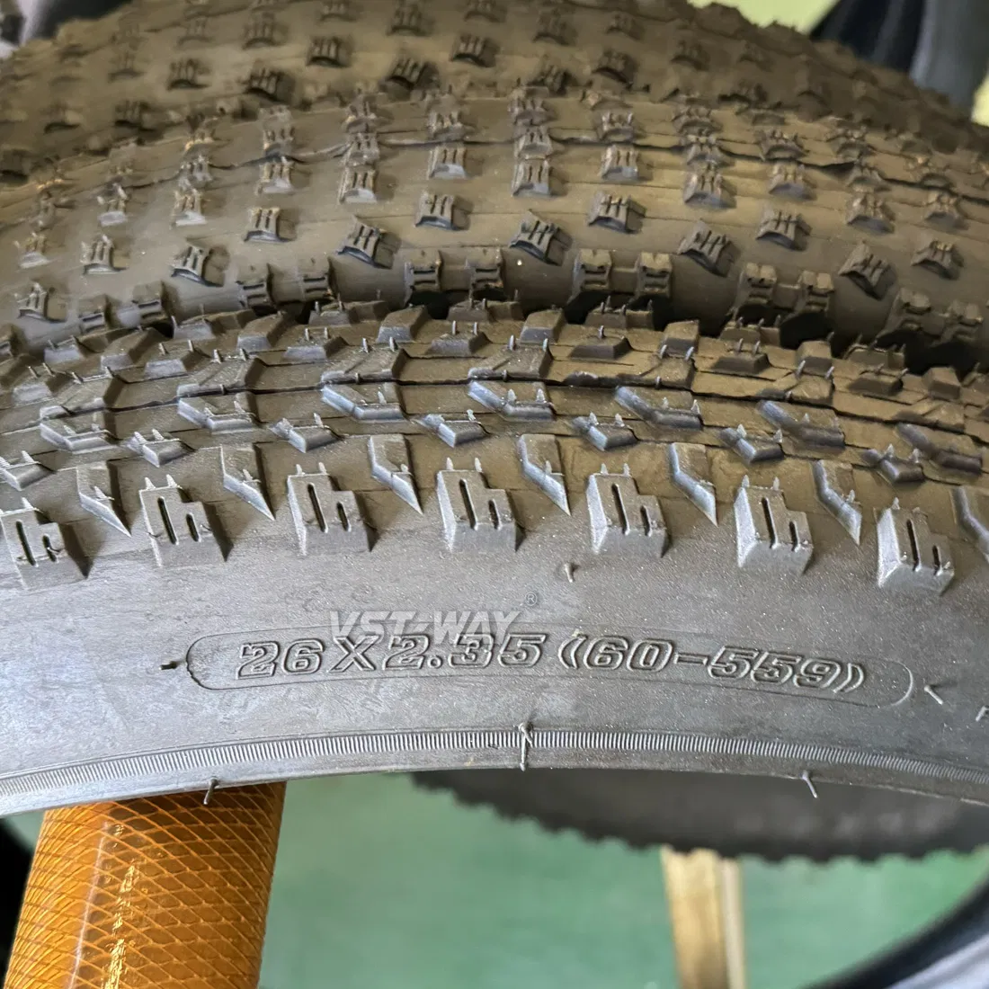 Шина велосипедная горная 26x1.95/2.125 VSTWAY