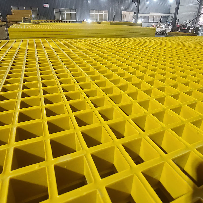China Factory Fiberglass Grating Durable Mesh Panels for Wastewater Treatment Walkways Deck Platforms Outdoor Drainage Systems
