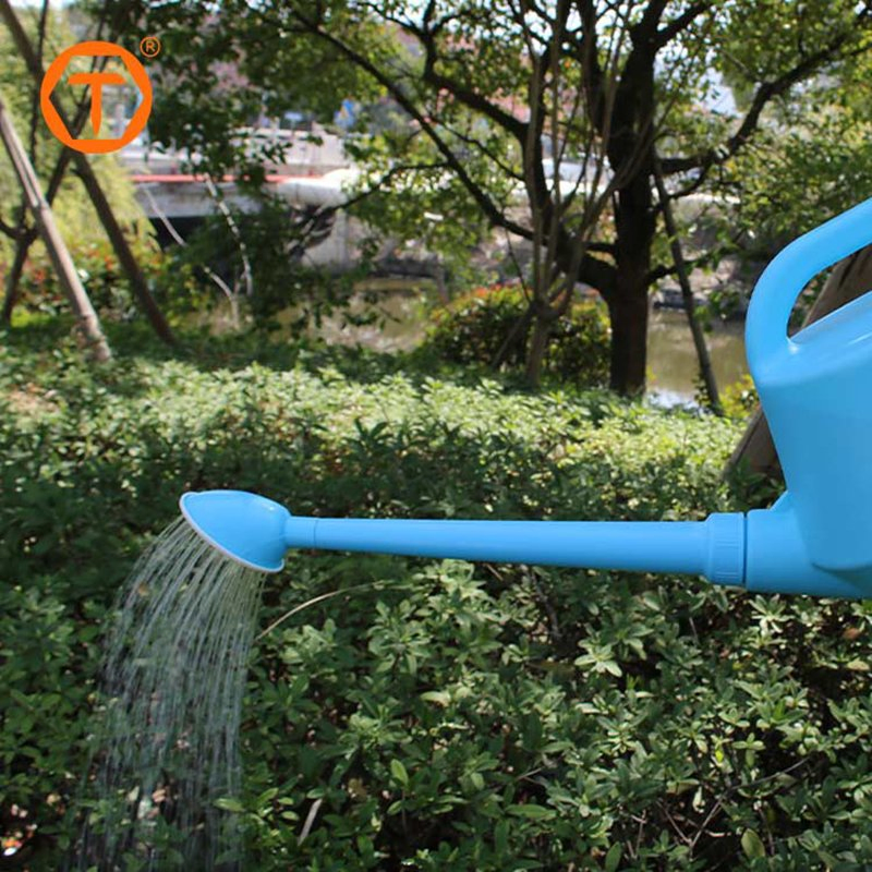 Garden Supplies Durable 4.5L 6L 8L Eco-Friendly PE Plastic Long Spout Watering Can for Precise Watering
