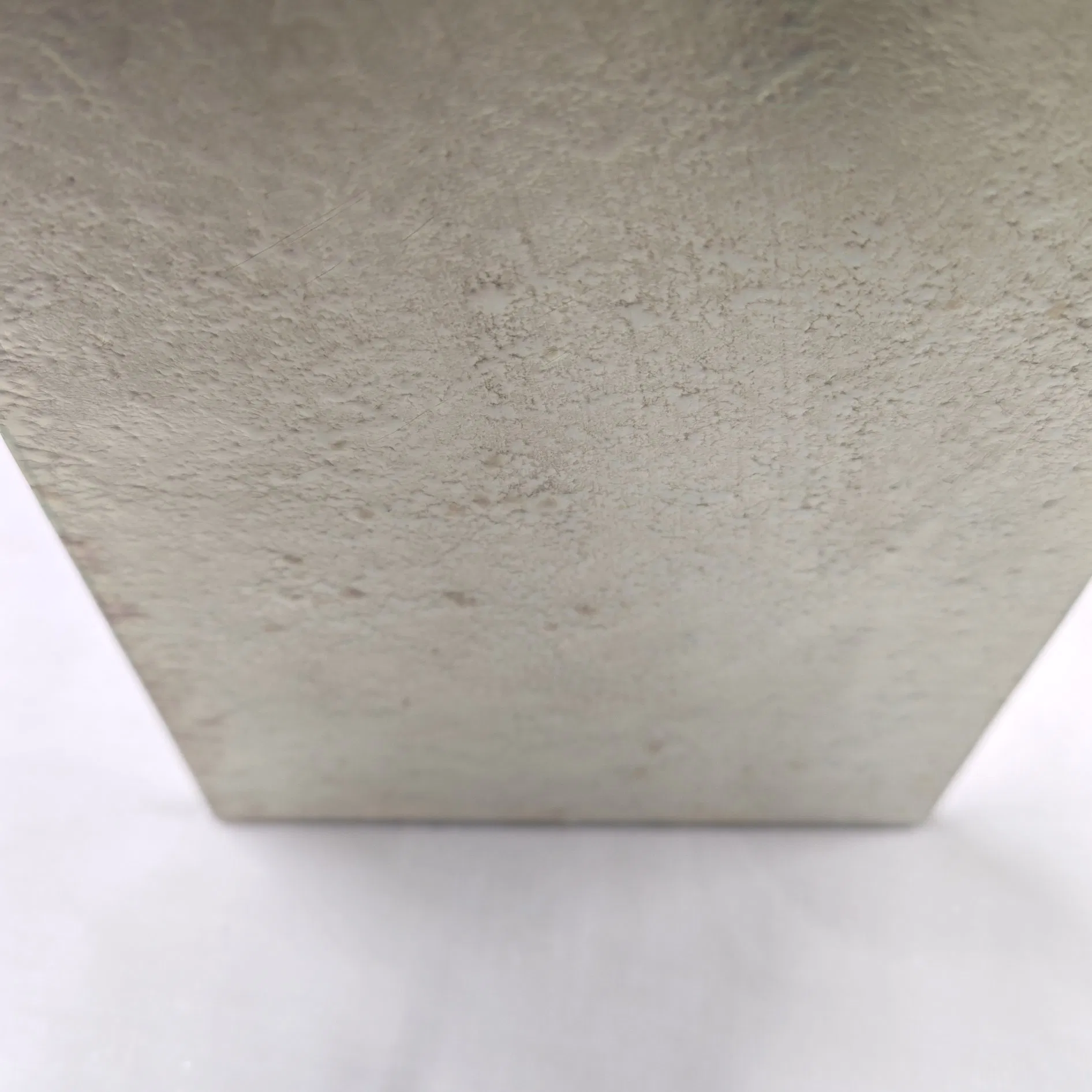 Elegant Wall Mirror with Decorative Frame for Home Decor