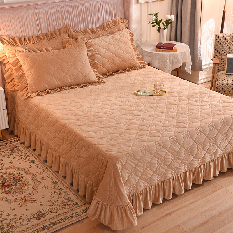 Luxury Top Selling Velvet Embroidery Bed Cover Bedding Set