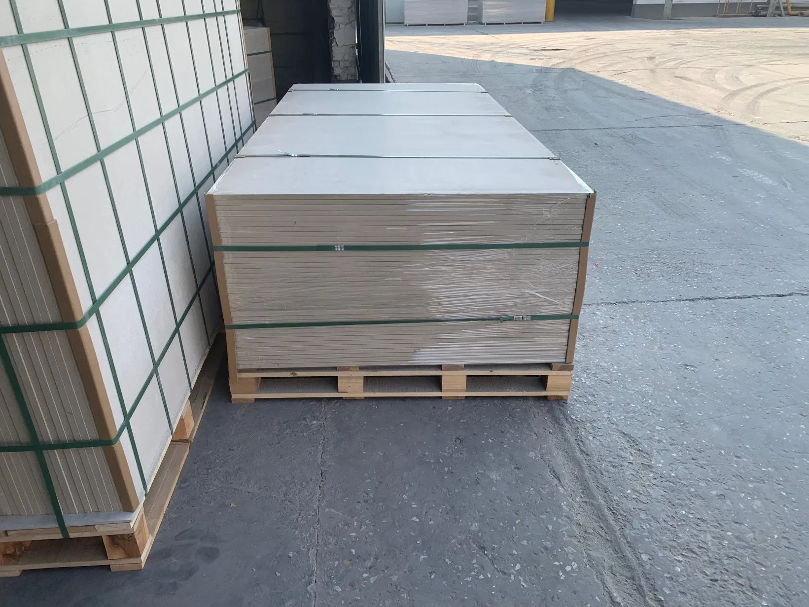 High Durability Temperature 6mm 12mm Exterior Non Asbestos Wall Batten Siding Slab Floor Plate Calcium Silicate Composite Panel Ceiling Sheet Cement Fiber Board