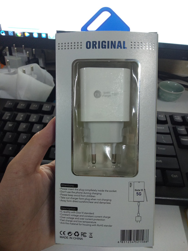 Зарядное устройство 18W PD с кабелем Type-C/Lightning
