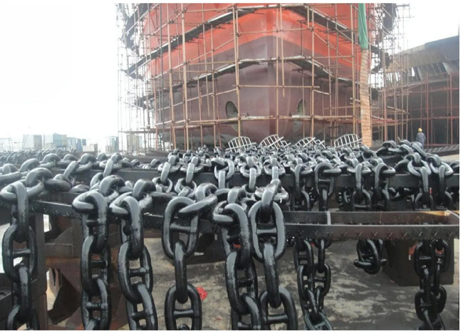 Якорная цепь для морских судов с черным покрытием