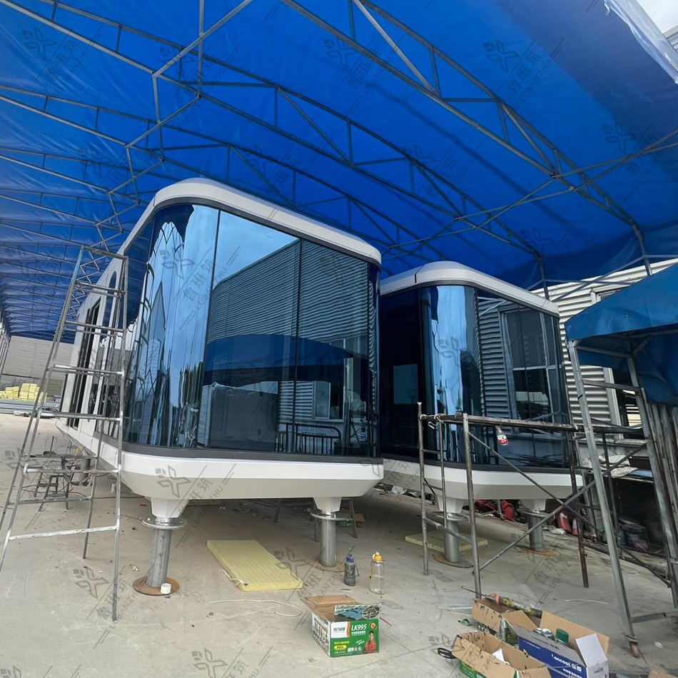 Ready to Ship Factory Custom Modern Eco Prefab Mobile Home Capsule House Hotel with Toilet for Resort