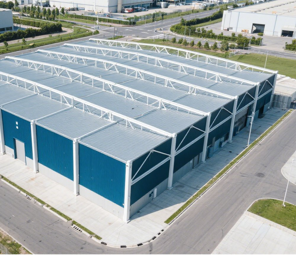 High-Strength Prefab Steel Garage with Custom Doors, Snow Load Resist, Heat Insulation, CE, 15-20 Days Delivery, for Suburban Homes/Repair Shops