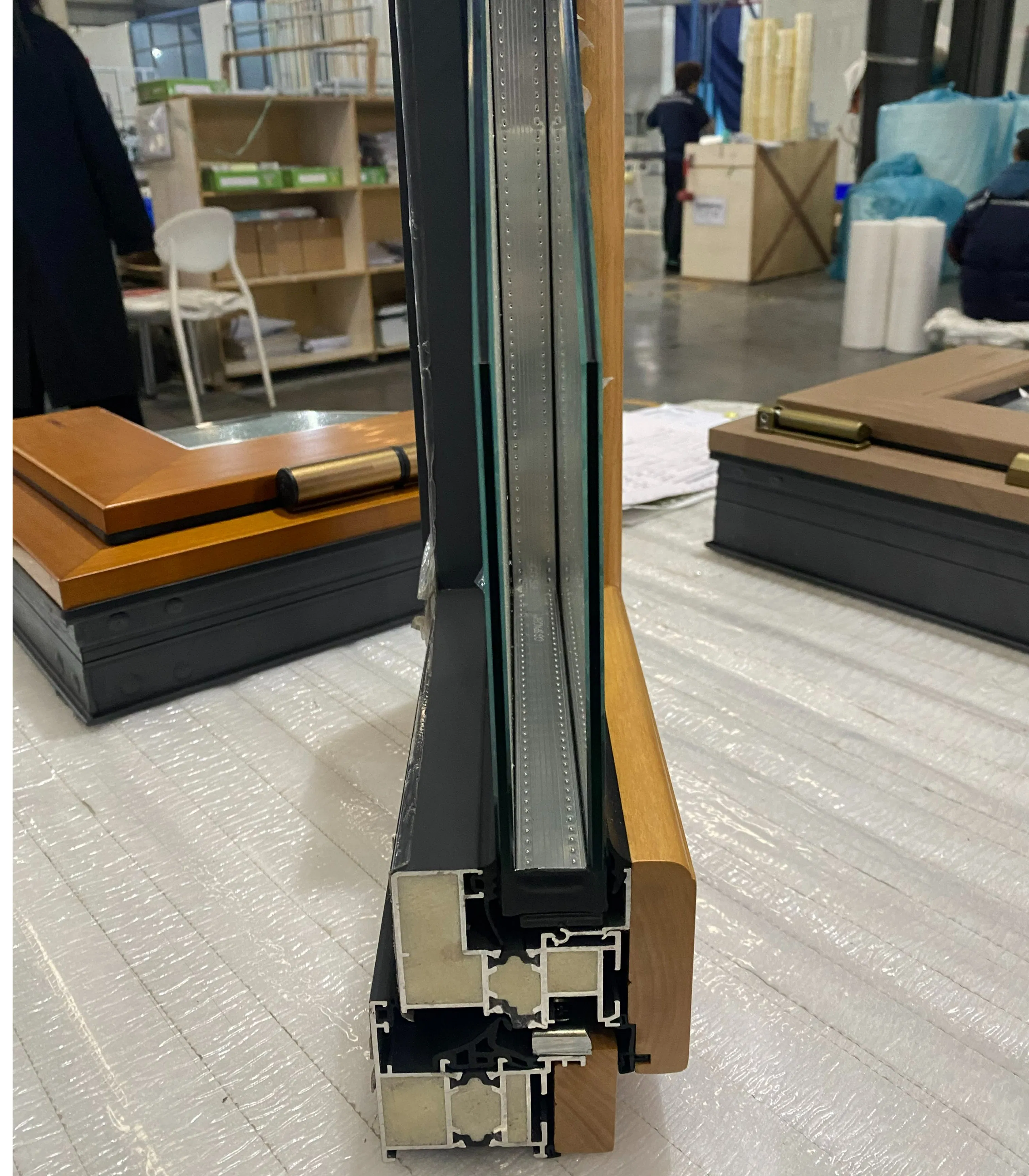 Factory Sale Wood Aluminum Composite Tilt Turn Window with Oak for Villa