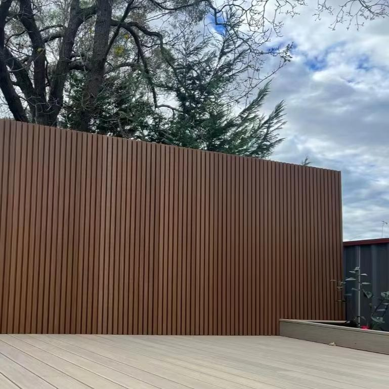 Waterproof and Weather-Resistant Custom Color Second Generation Co-Extruded WPC Fencing