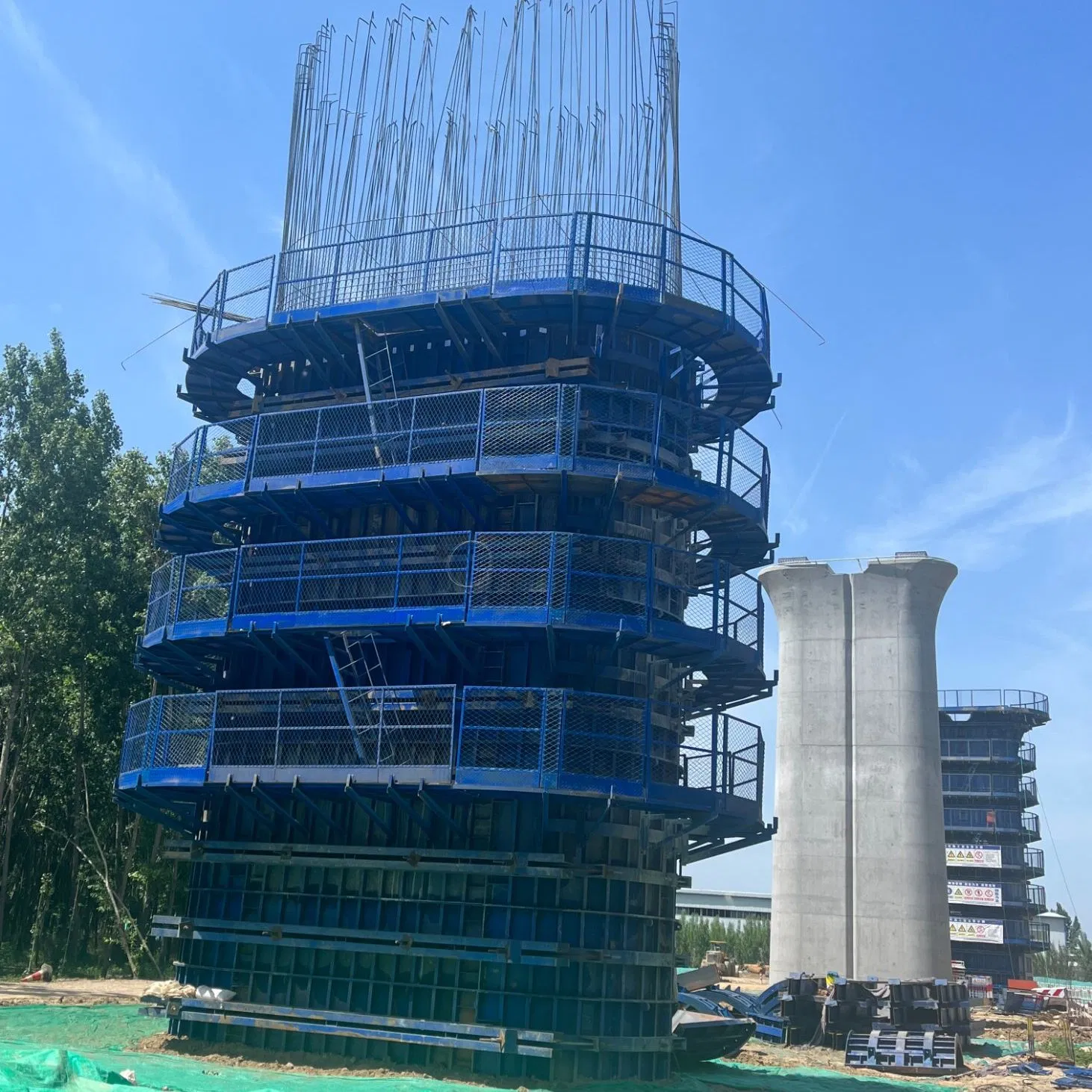 Premium Hydraulic Concrete Formwork for High-Speed Rail Piers Steel Formwork Manufacturer
