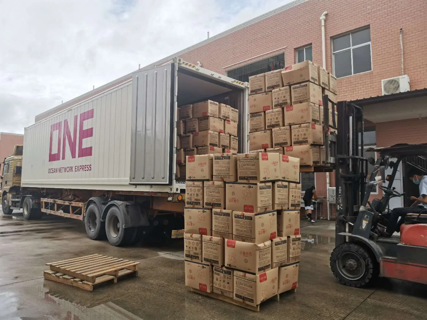 China Custom 40g Weight 80 PCS Eco Friendly Natural Compostable Water Wipes for Baby Organic Biodegradable Bamboo Baby Wet Wipes