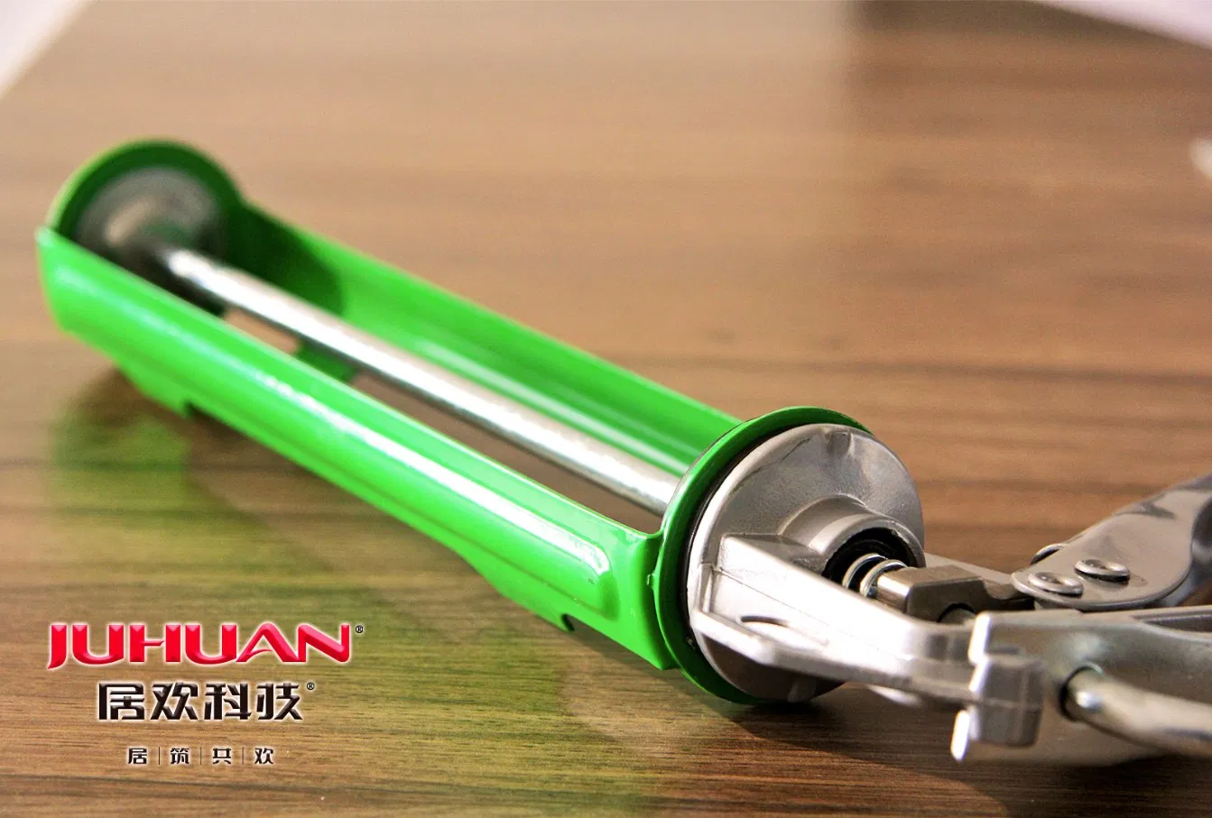 Silicone Caulking Gun to Fill Gap