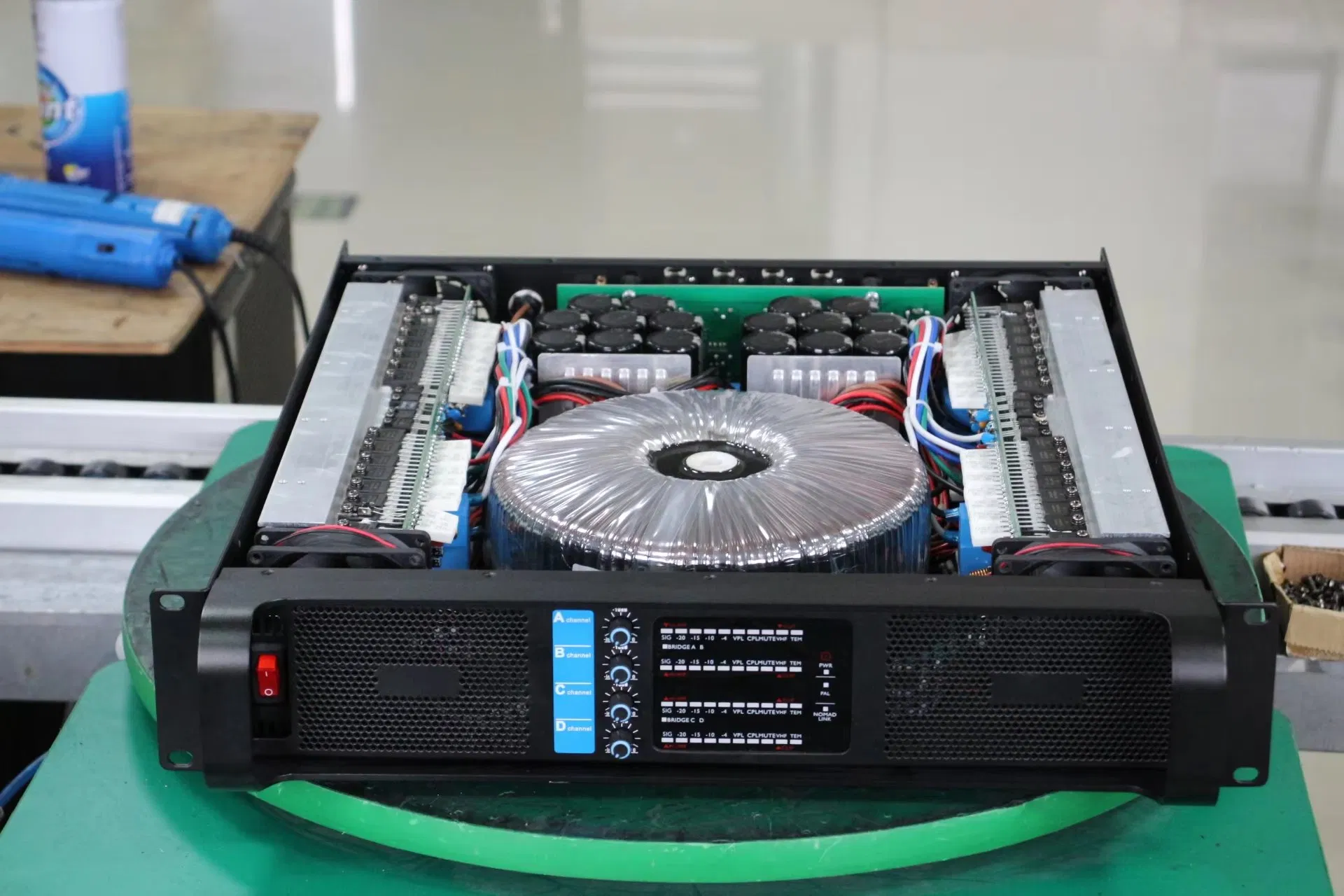 Профессиональный караоке микшер-усилитель FP10000