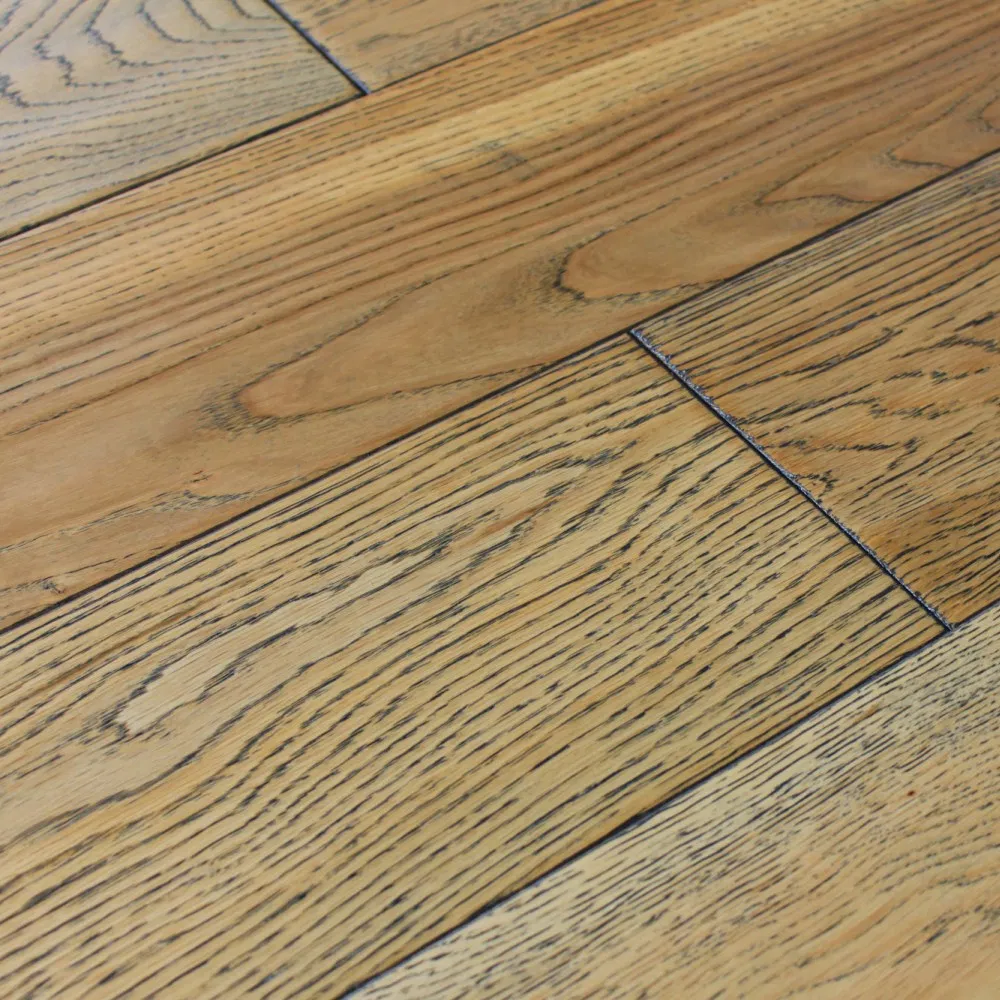 Трехполосный инженерный паркет с водозащитой