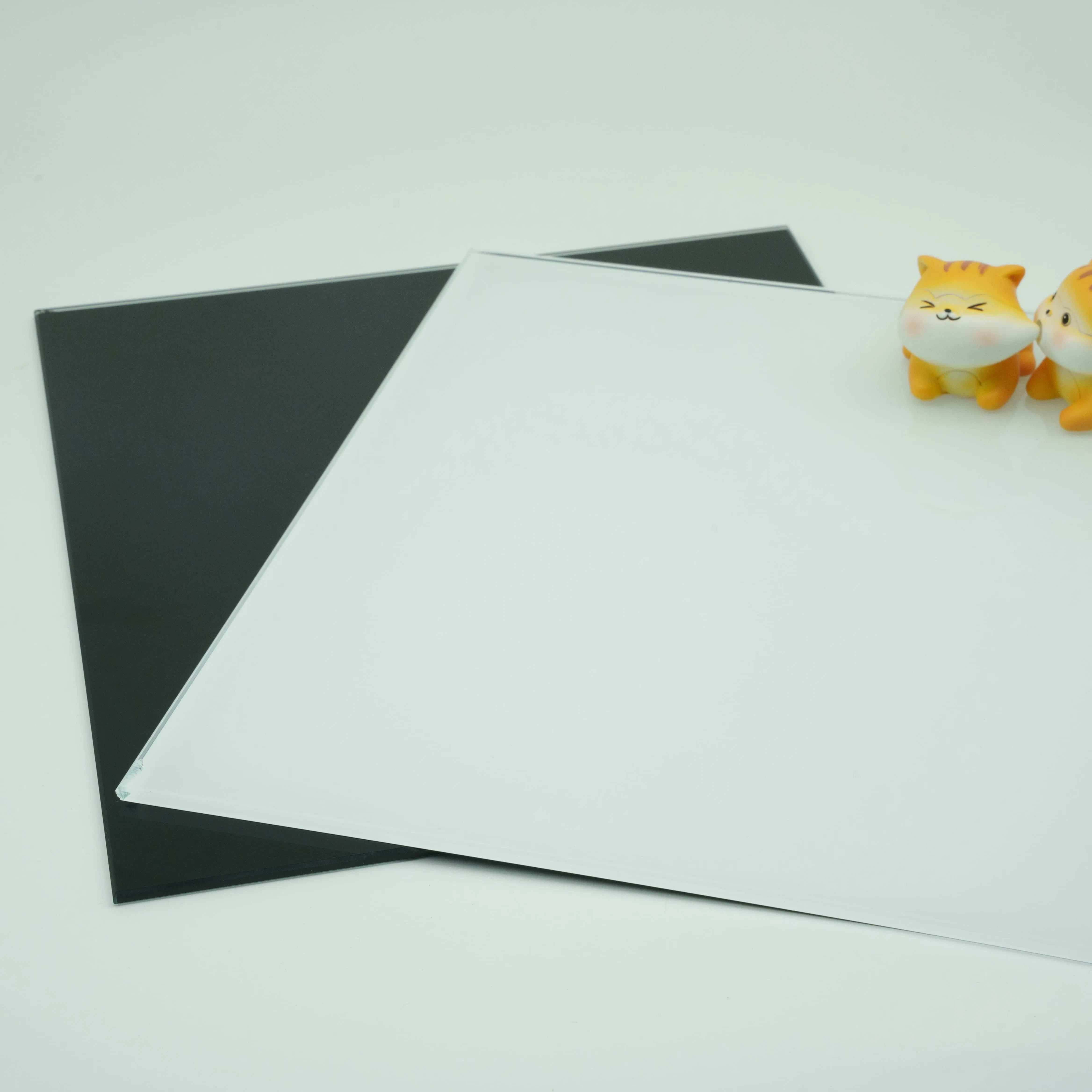 Vibrant Paint Glass Backboard for Stylish Kitchen Spaces