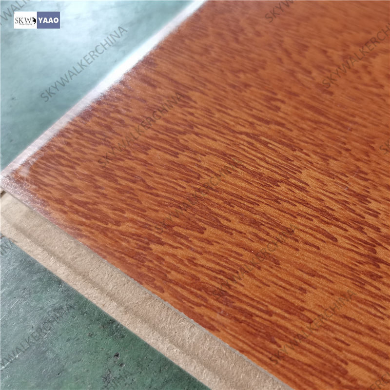 Embossed Modern Design Wood Flooring Water Resistant Laminate Flooring AC3 Skw