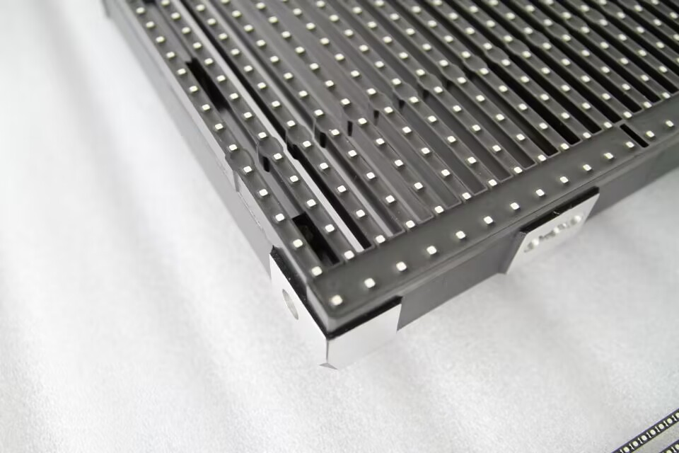 P3.9-7.8 Transparent Curtain LED Display for Shopping Mall Window