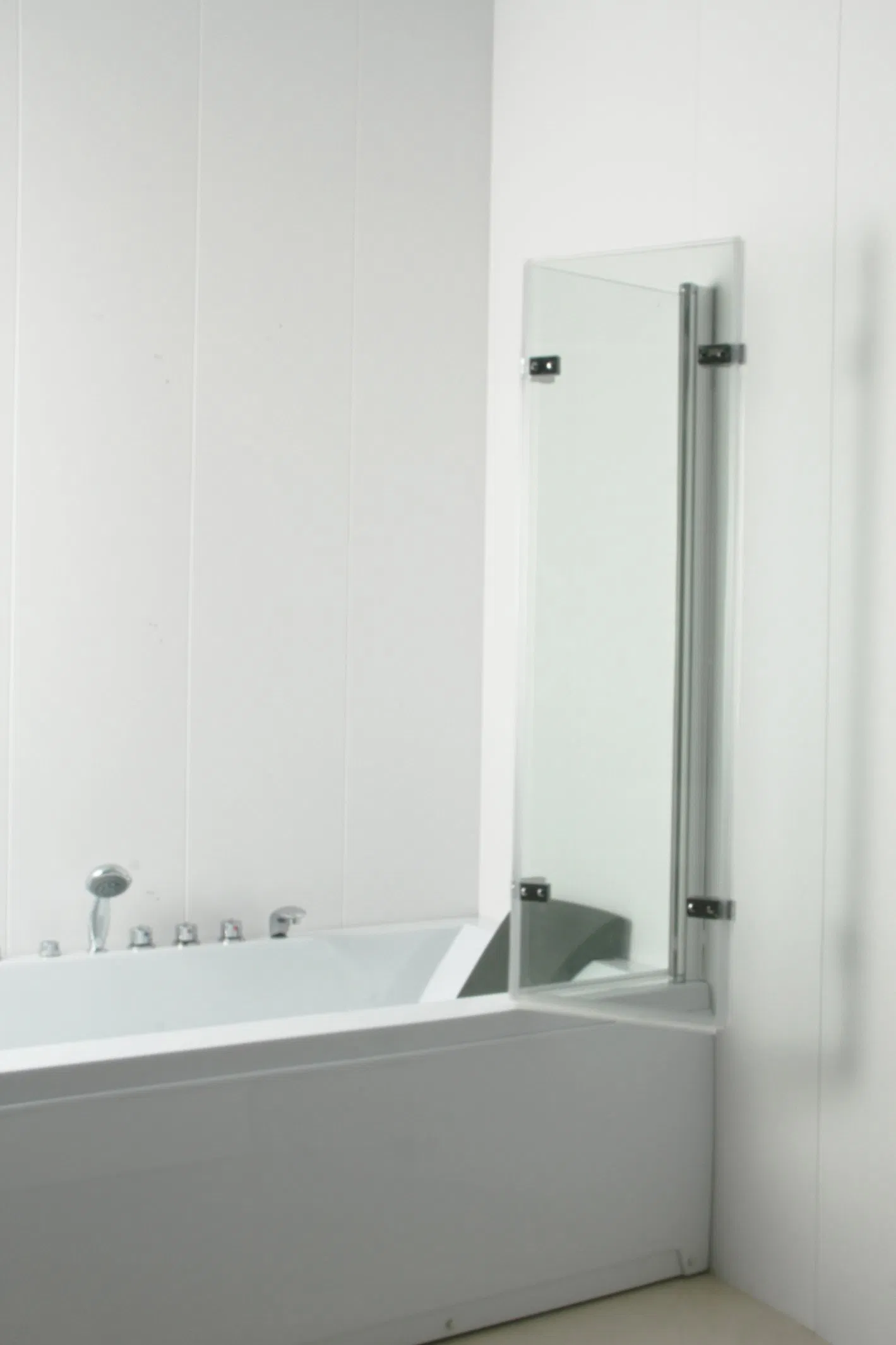 Stylish Simple Double-Fold Bathroom Screen for Bathtub with Rounded Edges