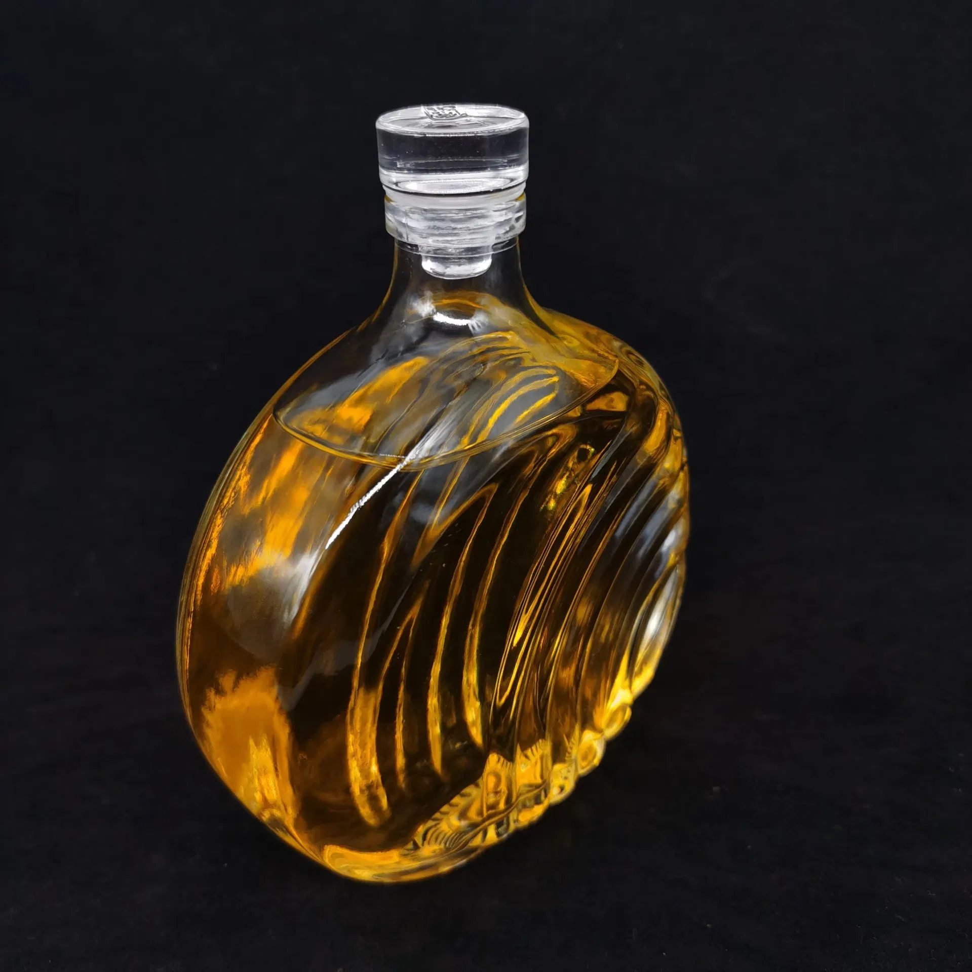 Whiskey Glass Wine Bottle with Glass Stopper Custom Wholesale Brandy Liquor Decanter Glass Bottles