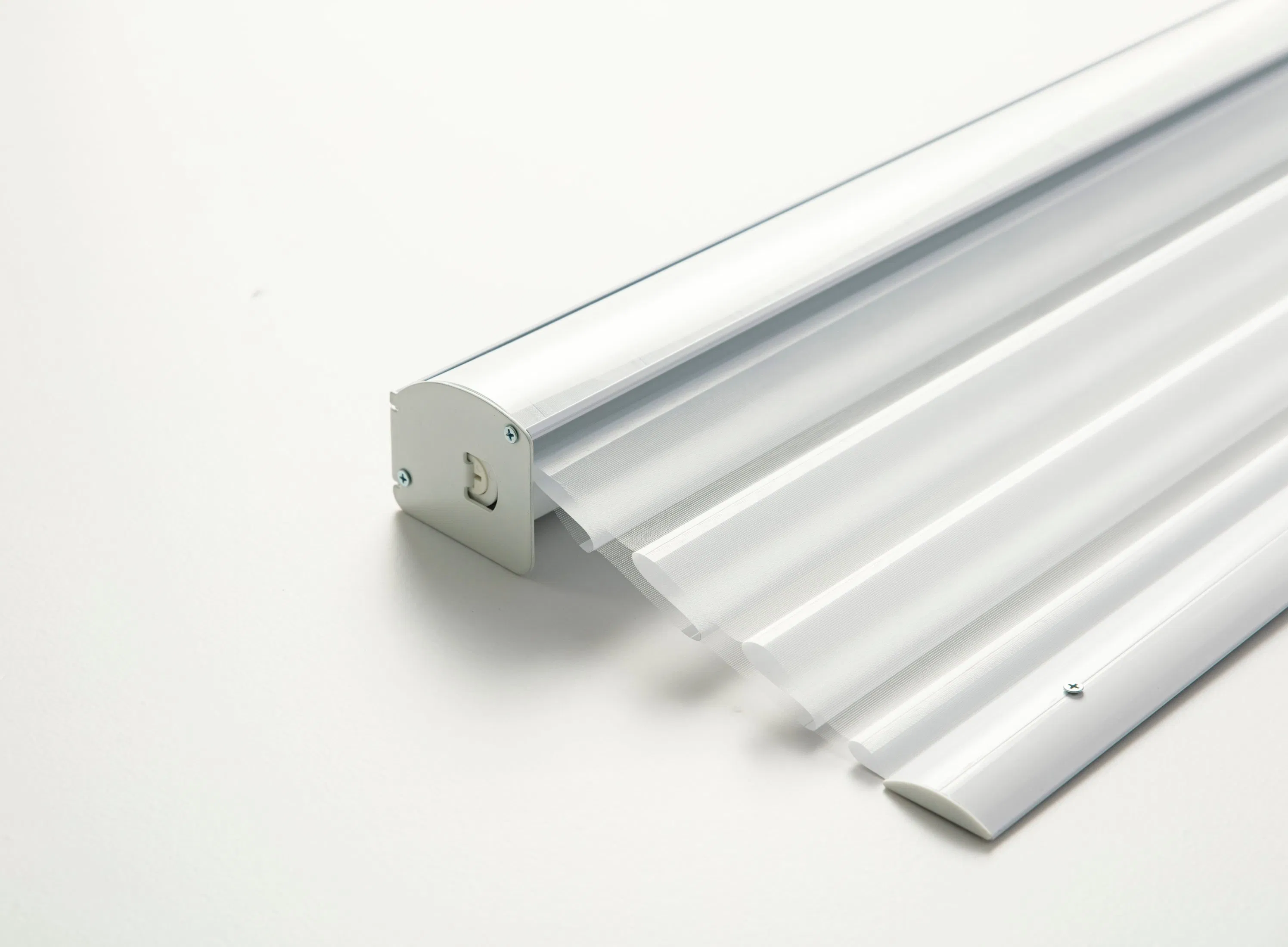 Sisheng Hand Control Shangrila Blinds by Light Filtering Fabric for Elite Decor