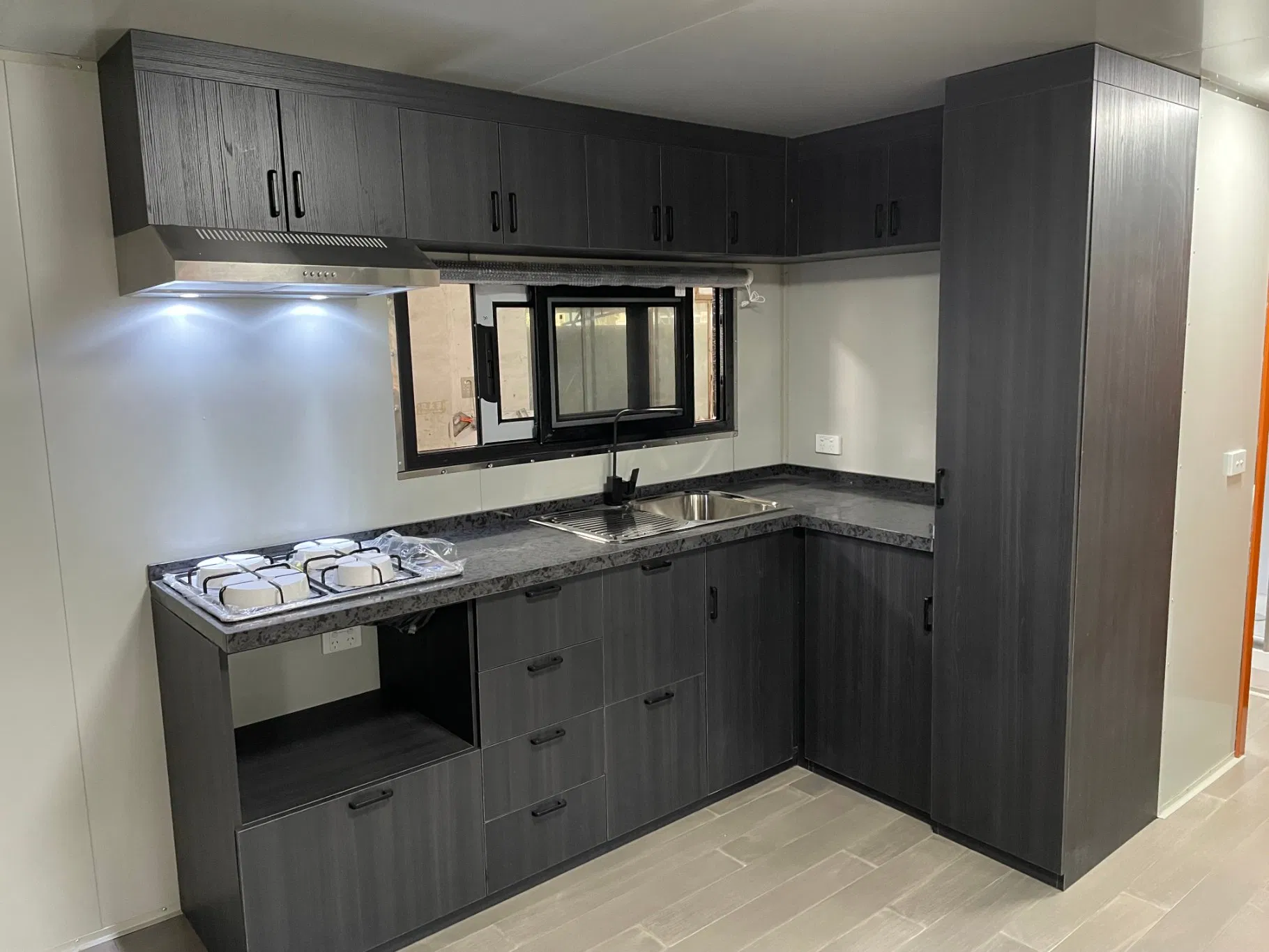 Fragrant Cooking Kitchen Cabinets on Movable Tiny Trailer House